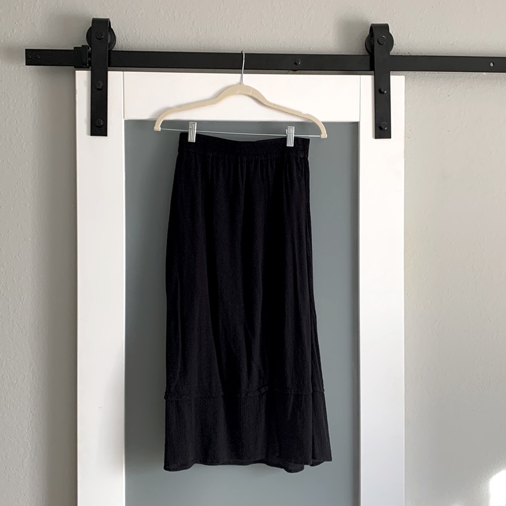 Wild Pearl Crepe Black Midi Skirt with Slit, Small (GUC)